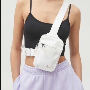 ✨Host pick✨NWOT Nike Essential Basketball White Crossbody Bag